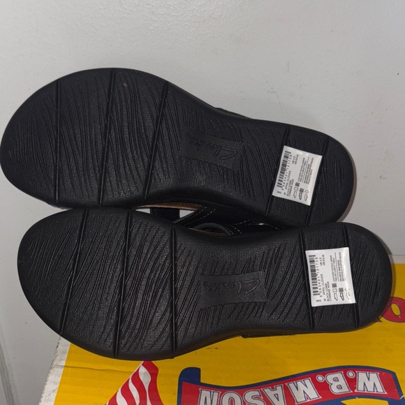 Clarks Black and Tan Women's Sandals size 6.5M - Picture 6 of 6